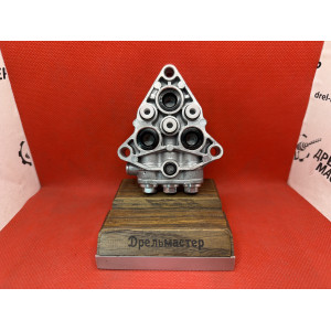 Крышка насоса мойки Carver CW-1200/1400 в сборе с клапанами