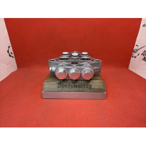 Крышка насоса мойки Carver CW-1600/1800 в сборе с клапанами Крышка насоса мойки Carver CW-1600/1800 в сборе с клапанами