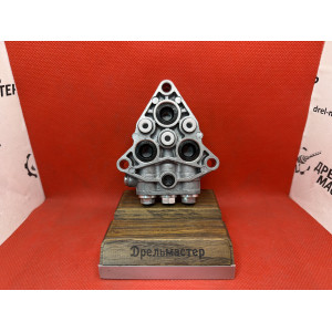 Крышка насоса мойки Carver CW-1600/1800 в сборе с клапанами