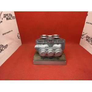 Крышка насоса мойки высокого давления Carver CW-2201E, CW-2501EI в сборе с клапанами Крышка насоса мойки высокого давления Carver CW-2201E, CW-2501EI в сборе с клапанами